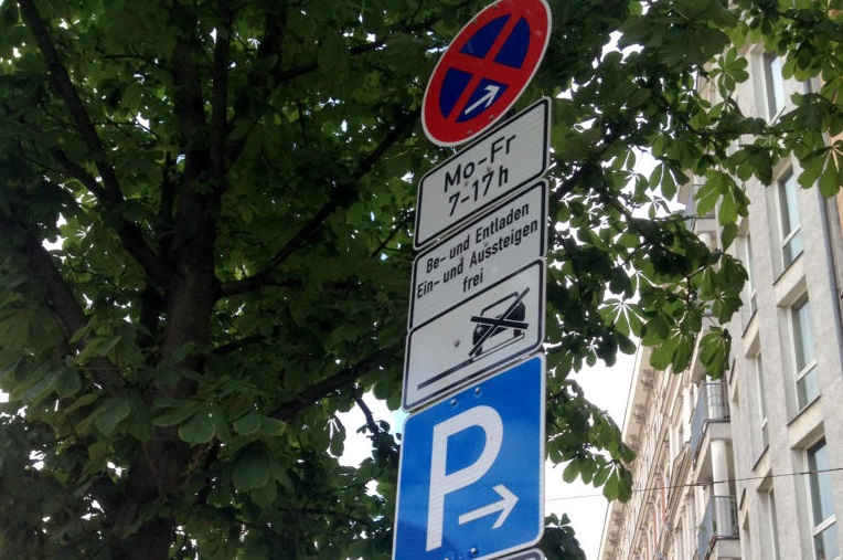 German-No-Parking-Signs-explained-IMG_5432-768x576.jpg
